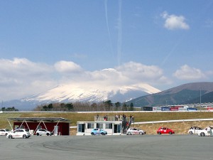 富士山のふもとで、いい天気で、気持ち良くアクセルが踏めました( ´▽`)