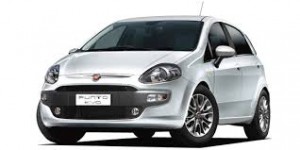 「お歯黒」になってちょっとエグくなったエヴォ。画像はhttp://www.goo-net.com/car/FIAT/PUNTO_EVO.htmlより