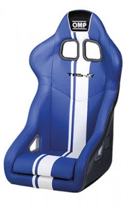 OMPは、タテのラインがイエローとレッドのモデルが以前はあった。http://www.andare.jp/catalog/omp/seat/seat2014-2.html#ha744e-trs-e-plusより