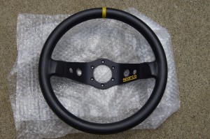 届いたステアリング。