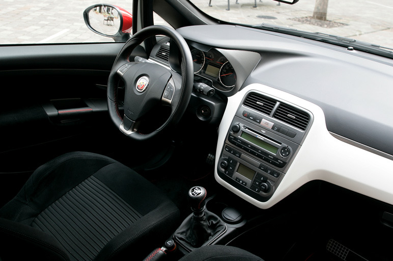 グランデからEvoになって、プントのインテリアはかわったね。