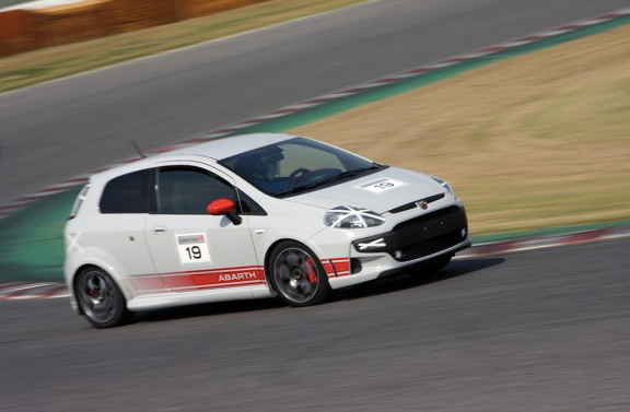 「四輪の書」その弐。えっ!? いまはブレーキ残してコーナー曲がるの?