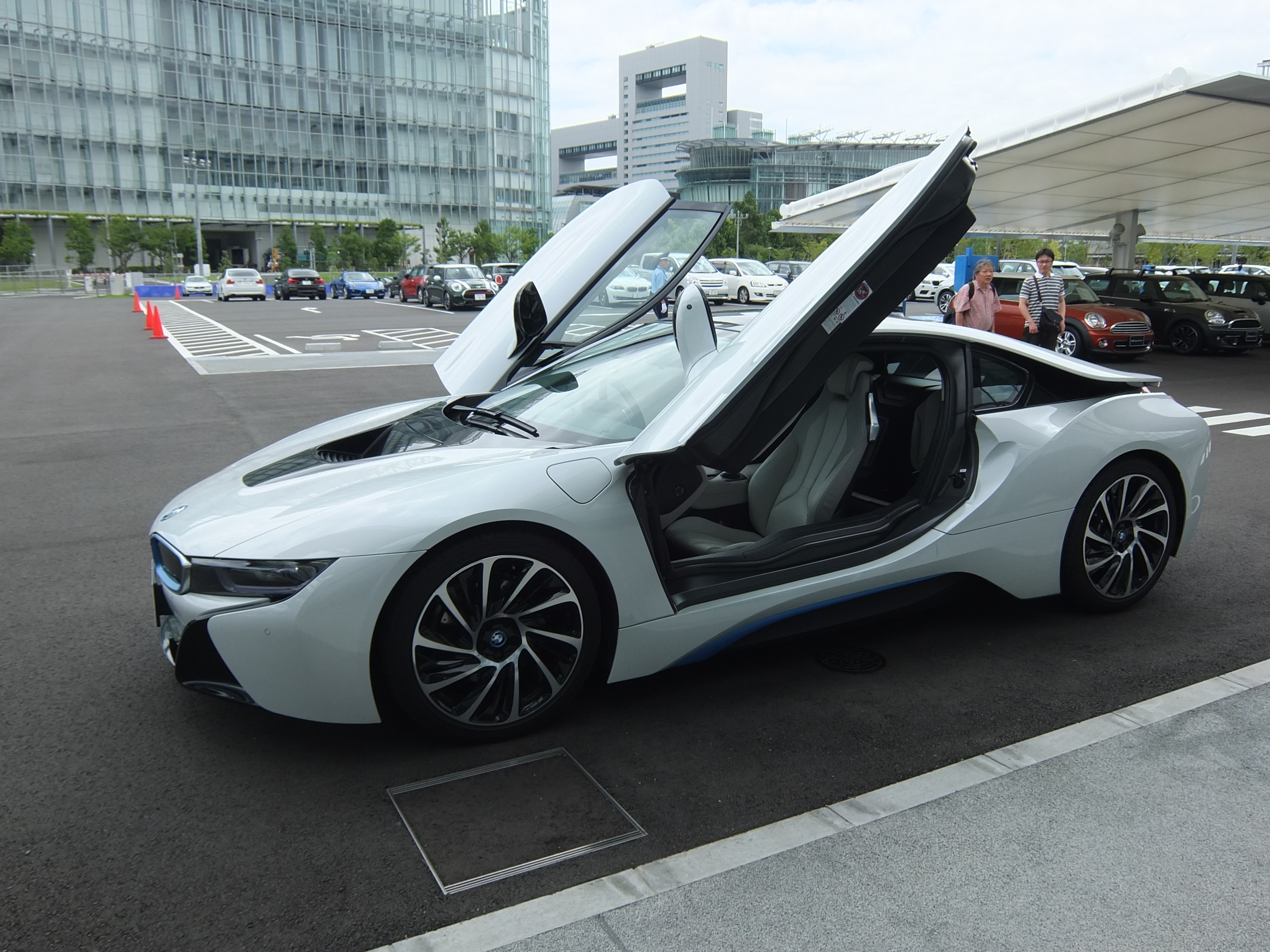 新しいけど、古かった。BMW i8 試乗記