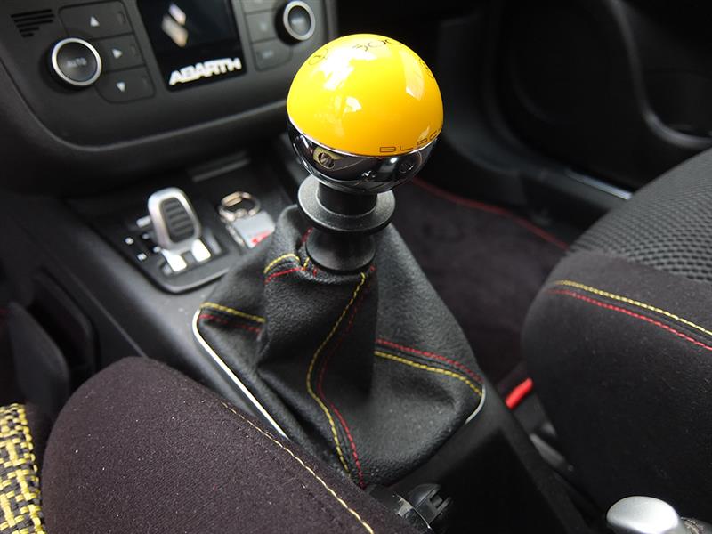 イエロー好きのシフトノブ。初心者にはお勧めできない！？