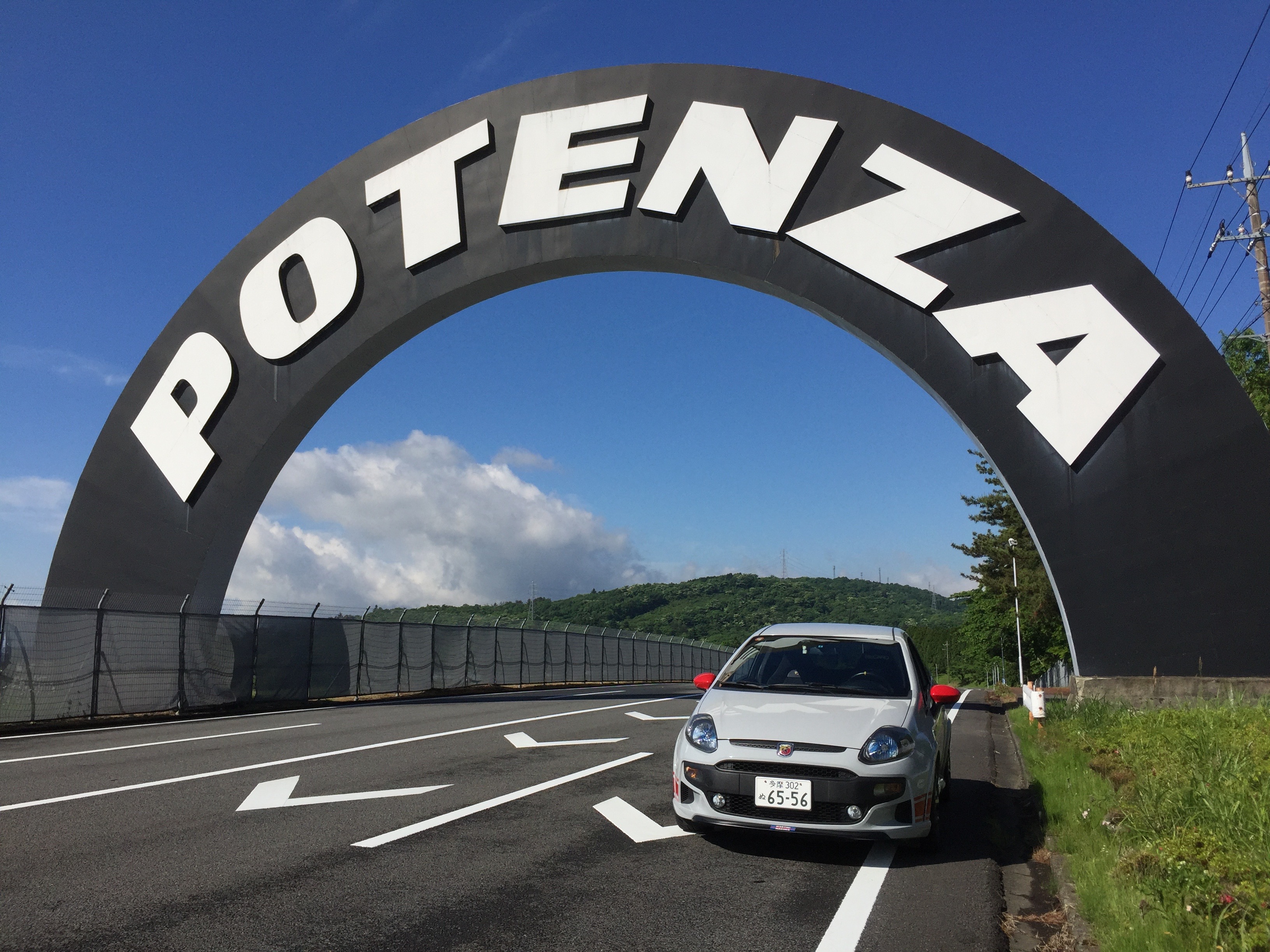 富士スピードウェイを走った。もやもやが残った。うちのアバルト プント