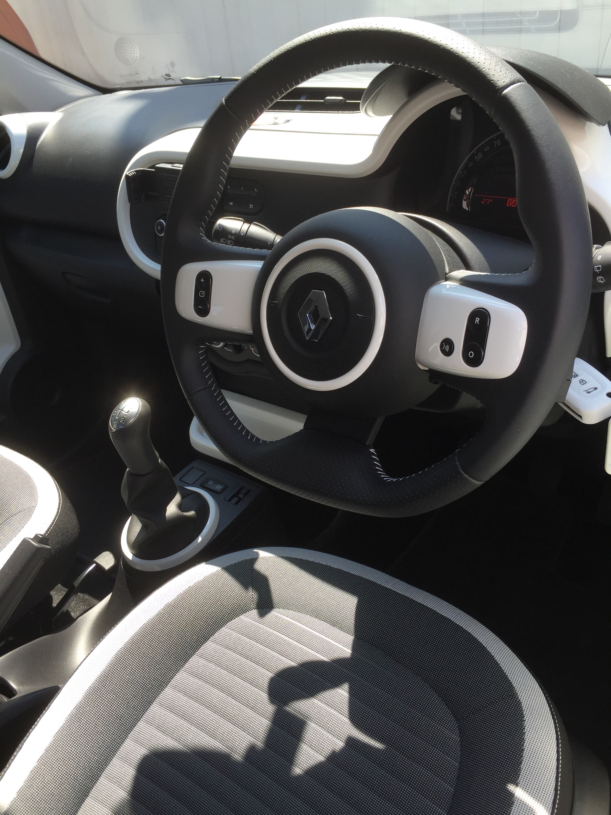 フランスから「禅の心」を教わった。［ ルノー トウィンゴ ZEN 5MTに試乗した］