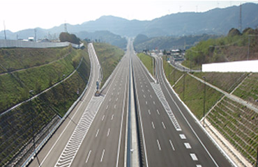 10km/hの革命？ ［ 新東名の制限速度、110km/hへ試験的に引き上げ］