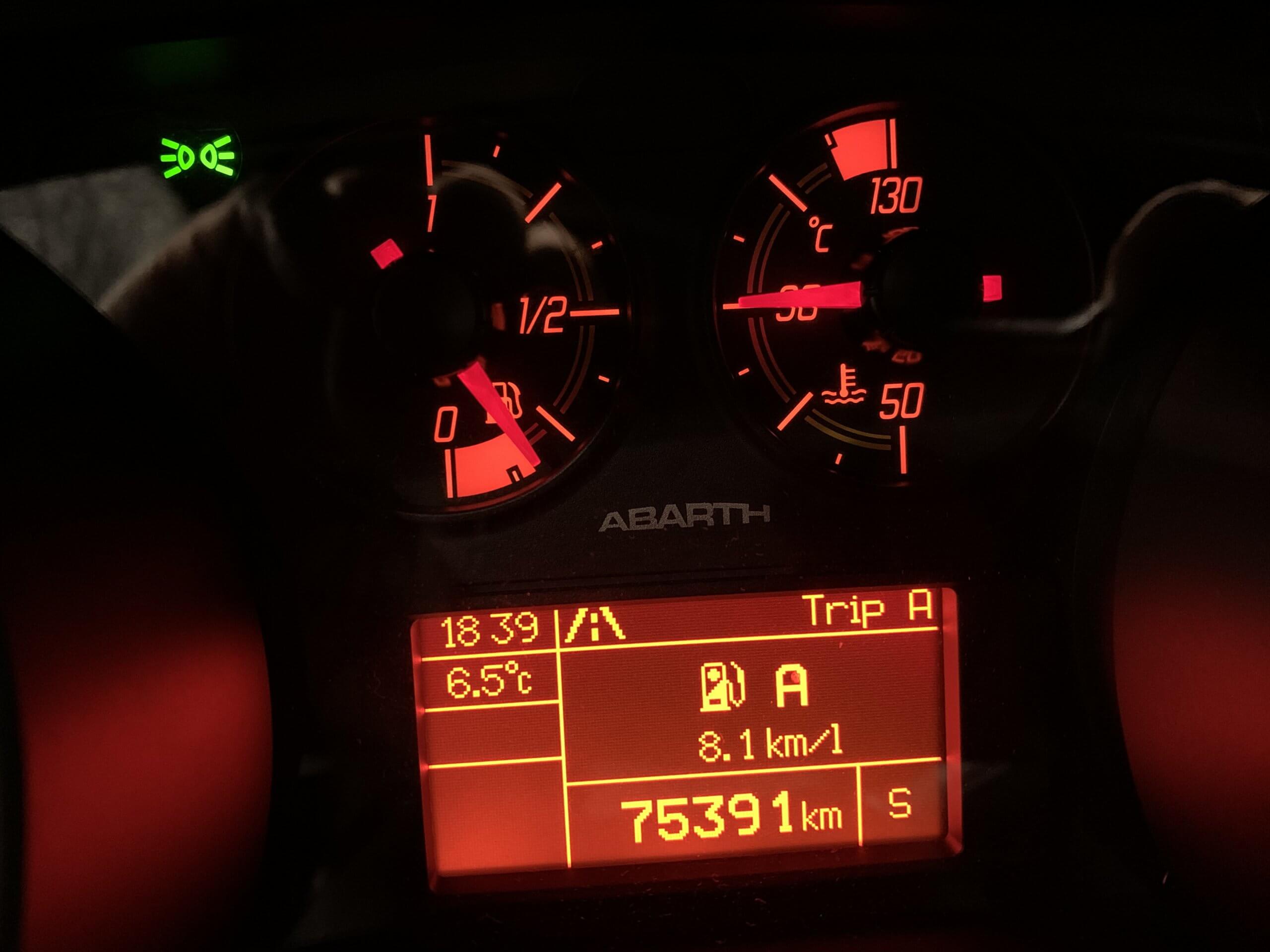 アバルト プントの燃料リザーブ量は約5リッター。遅まきながら確かめてみました