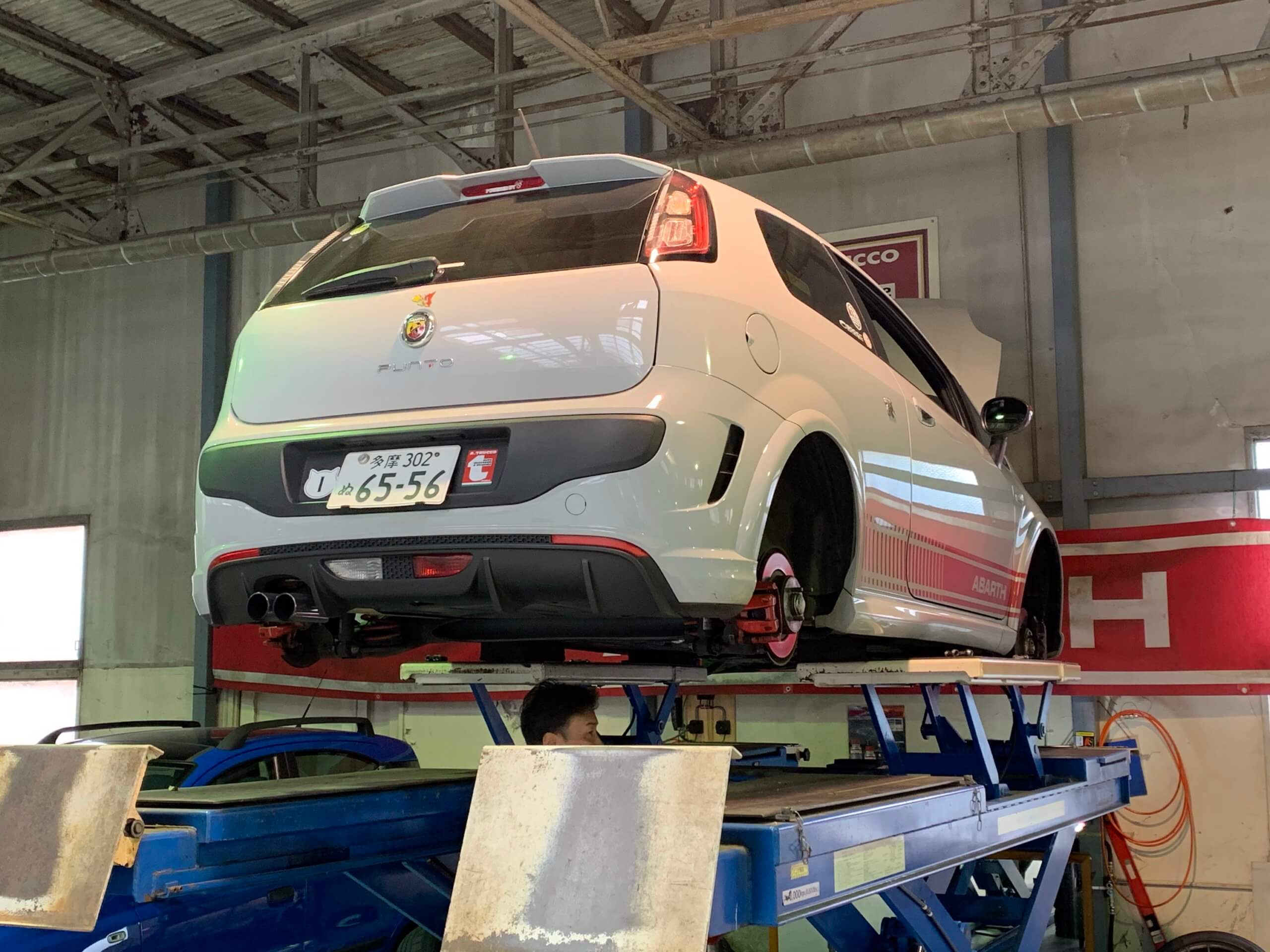 御嶽サリータ前の点検整備、その1 ［ 真っ赤なオイルと純正プラグなど ］