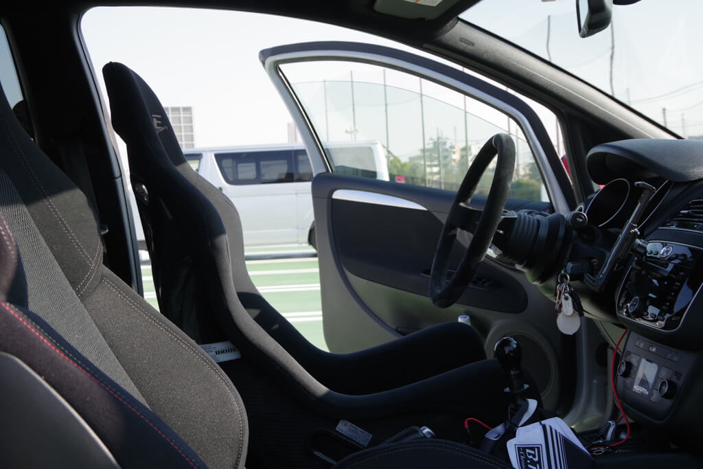 ハンドルのチルトとテレスコピック比較画像