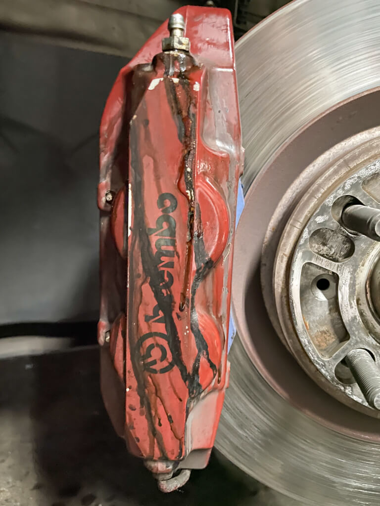 漏れたフルード