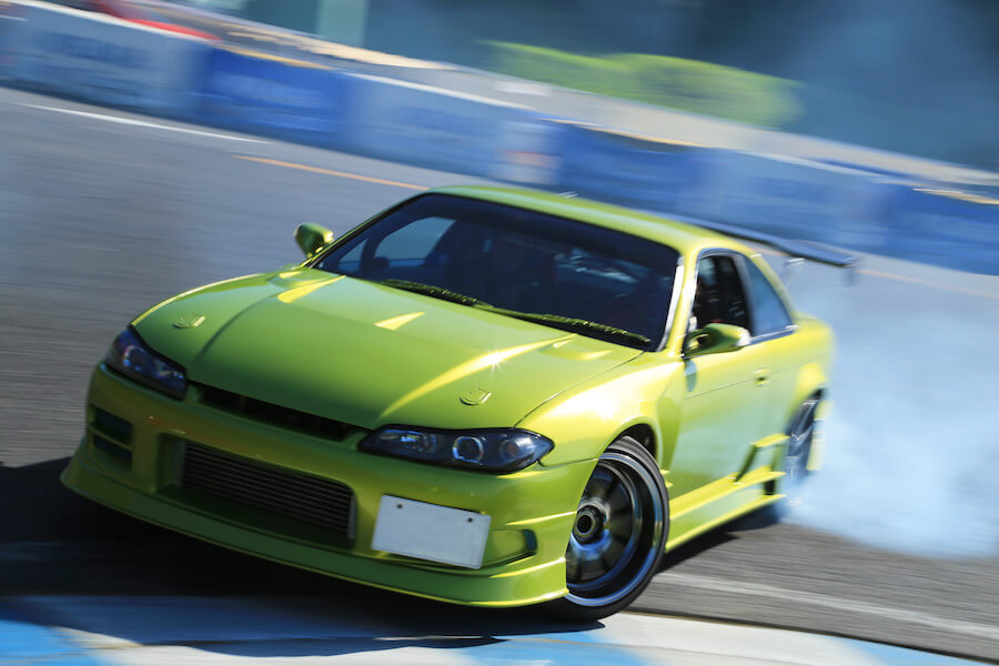 ガソリン車の未来に希望が出てきたぞ ［ CO2排出ほぼゼロ、今のガソリン車でも使えるe-fuel ］