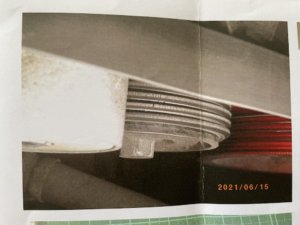 ひび割れたテンショナー