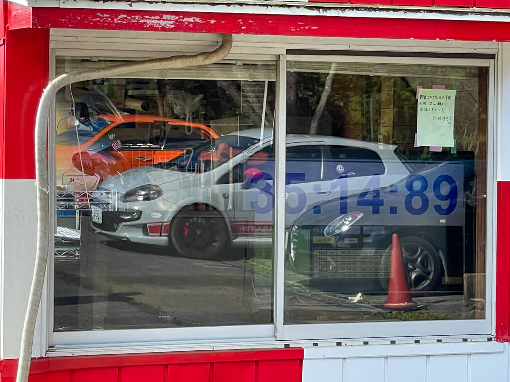 コントロールの窓に映るアバルトプント