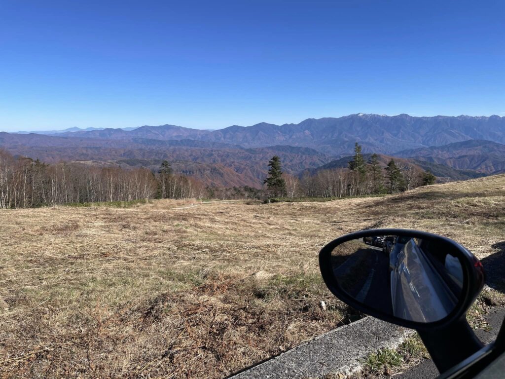 車窓の景色、紅葉