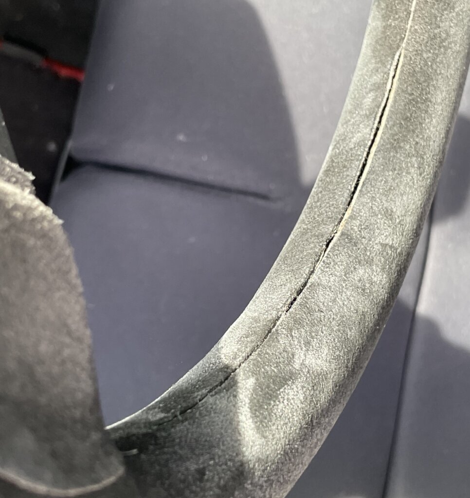 ひび割れたステアリング