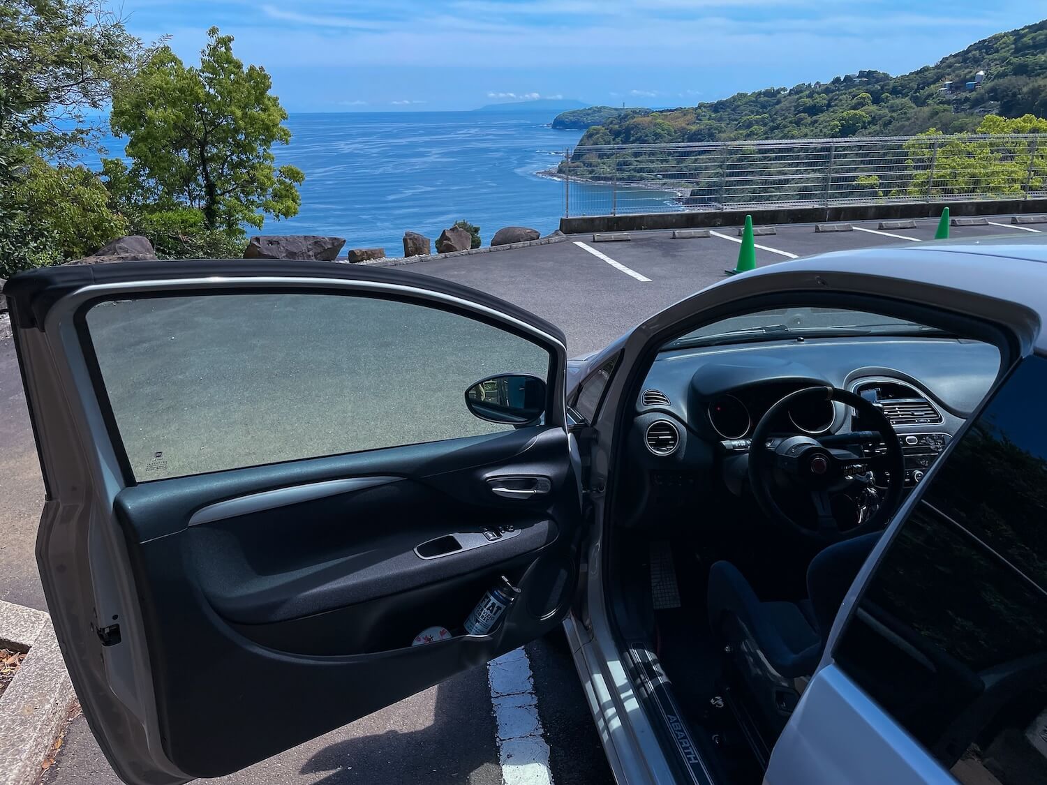 ニオイテロだわ（笑）［ ダンデーなマゼラーティの革シートの香り？ ］