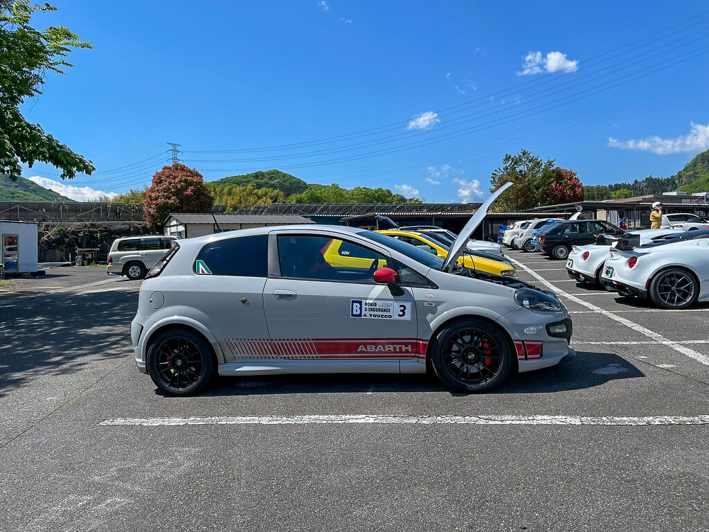 サーキットではASRオフって知らなかったぞ。ウチのプント、ハナから切れないし［ ブレーキローター＆パッド交換＠115,900km ］