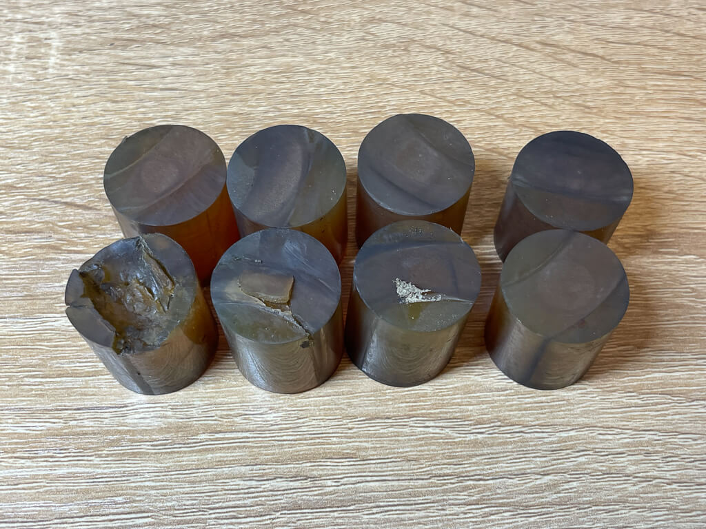 エンジンマウントのブッシュ