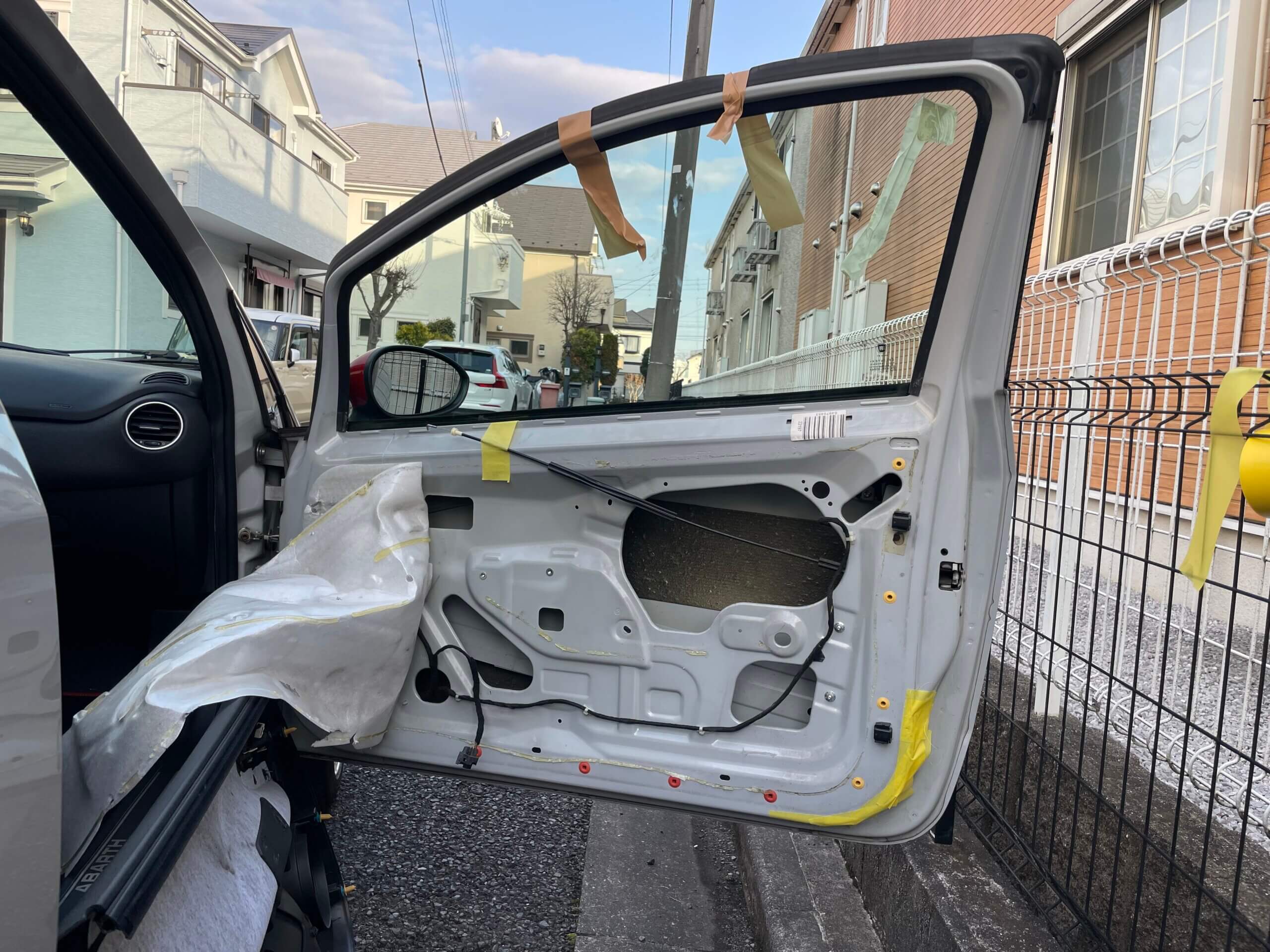 右ドアが窓落ちした。なので、窓落ちなんてもう怖くない